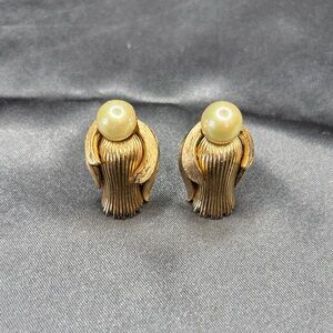 Elegant Gold and Cream Pearl Earrings